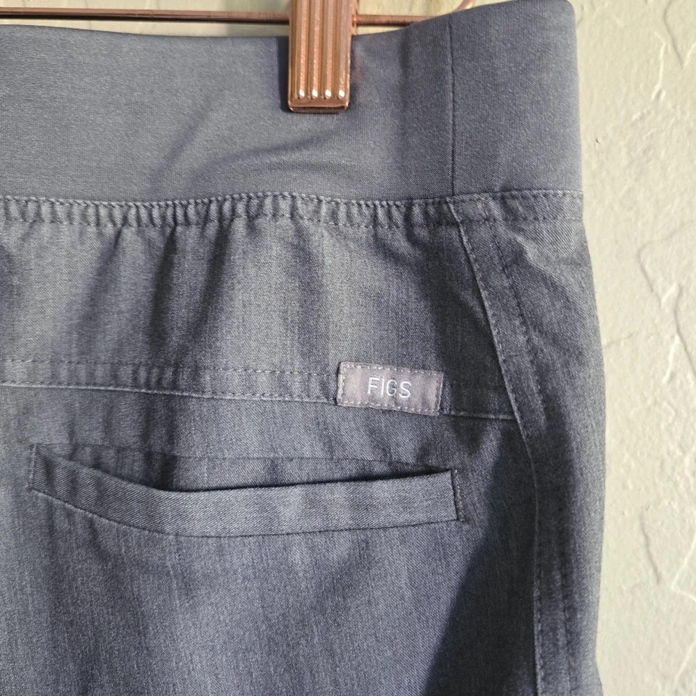 Figs Gray Cargo Pants with Comfortable‎ Fit and Modern Design